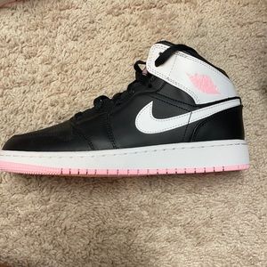 Air Jordan 1 mids (artic rush)